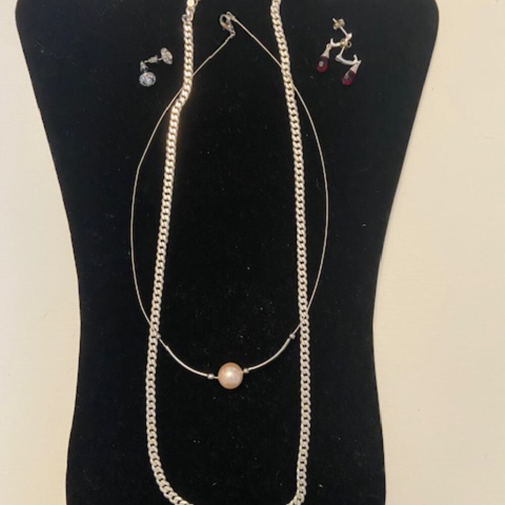 Fashion jewelry lot in silvertone